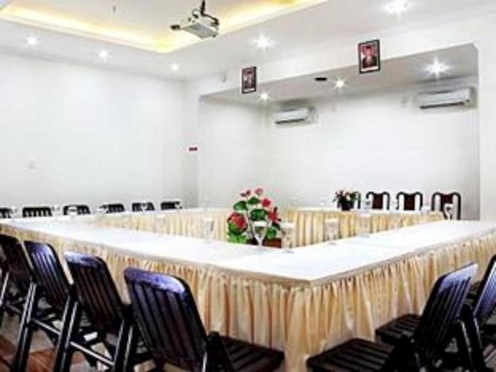 Mervit Hotel Padang  Exterior photo