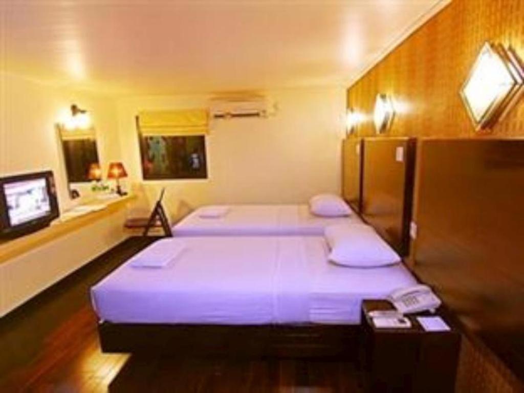 Mervit Hotel Padang  Exterior photo